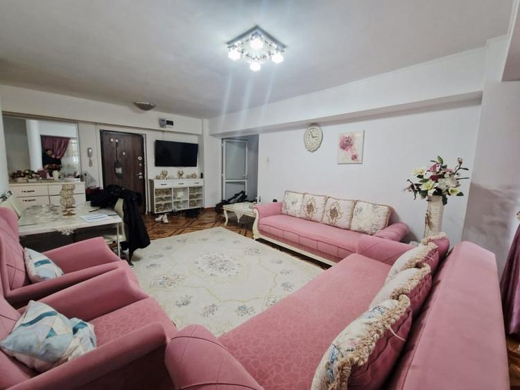Apartament cu 3 camere în Colentina