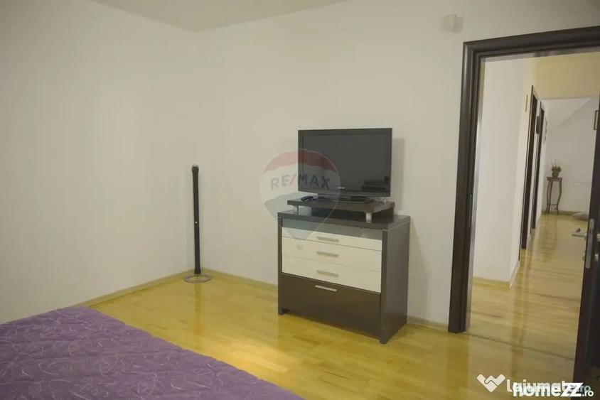 Casă cu 7 camere cu Teren 3093 Mp în Girov