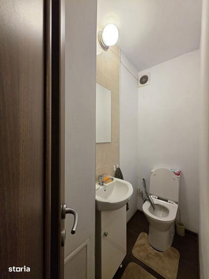 Apartament cu 3 camere decomandat în Titan
