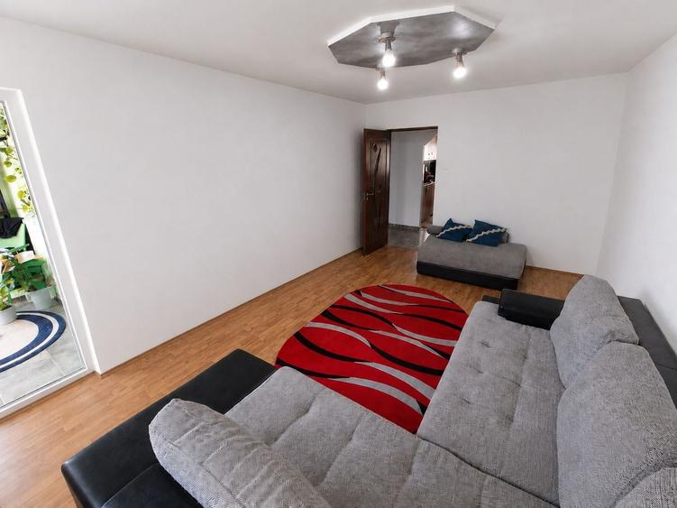 Apartament cu 3 camere decomandat în Micro 11