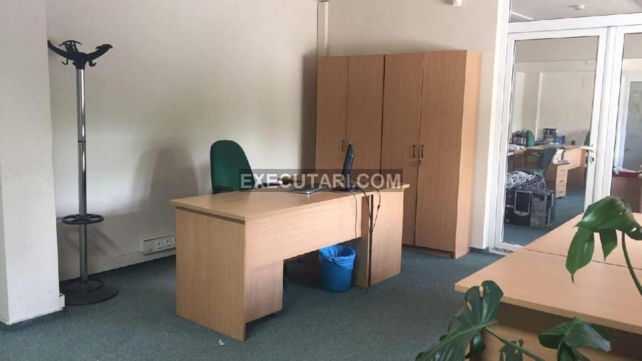 Spațiu comercial, de 800 mp, în Central