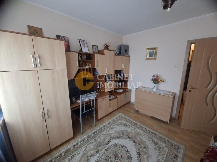 Apartament cu 4 camere decomandat, mobilat în Mircea cel Bătrân