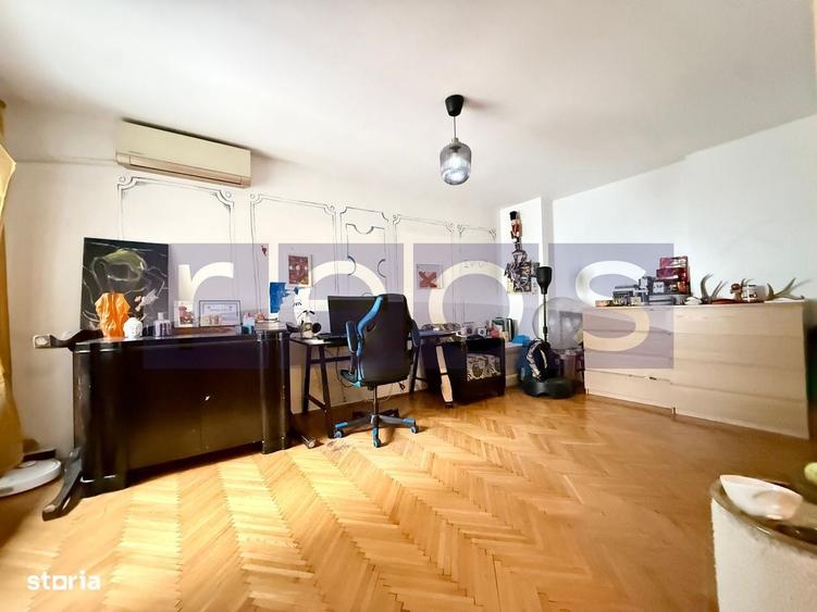 Apartament cu 4 camere în Romană