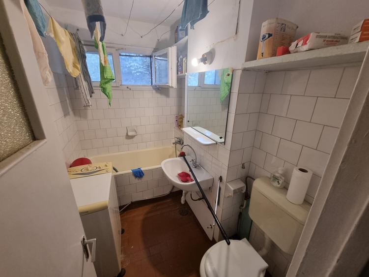 Apartament cu 2 camere semidecomandat în Podu Roș