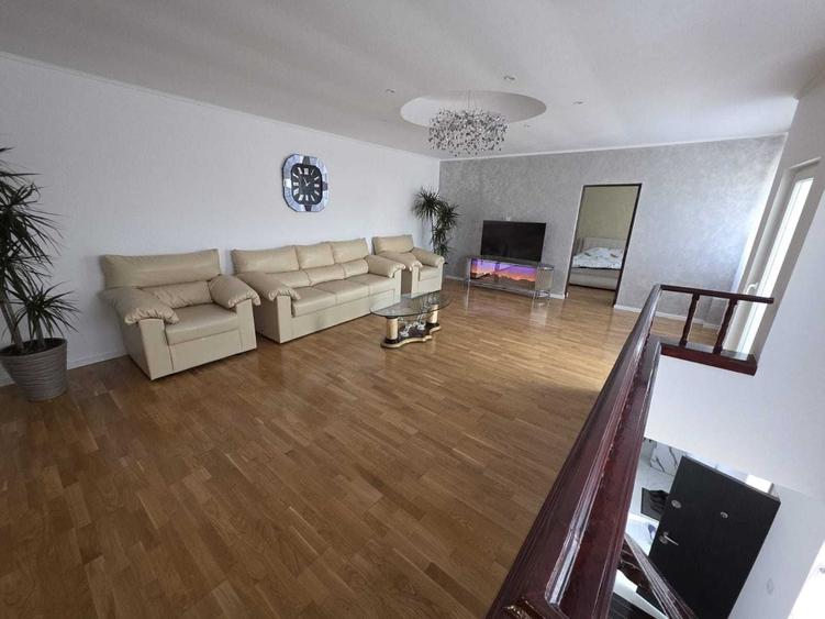 Casă cu 4 camere în Rahova