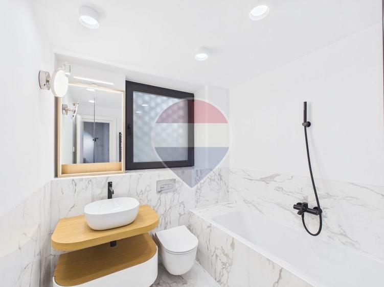 Apartament cu 4 camere decomandat, mobilat în Casin