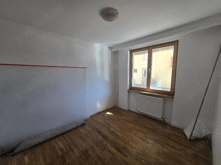 Spațiu comercial, de 67 mp, în Central