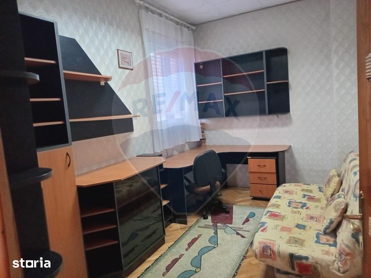 Casă cu 6 camere cu Teren 436 Mp în Romanilor