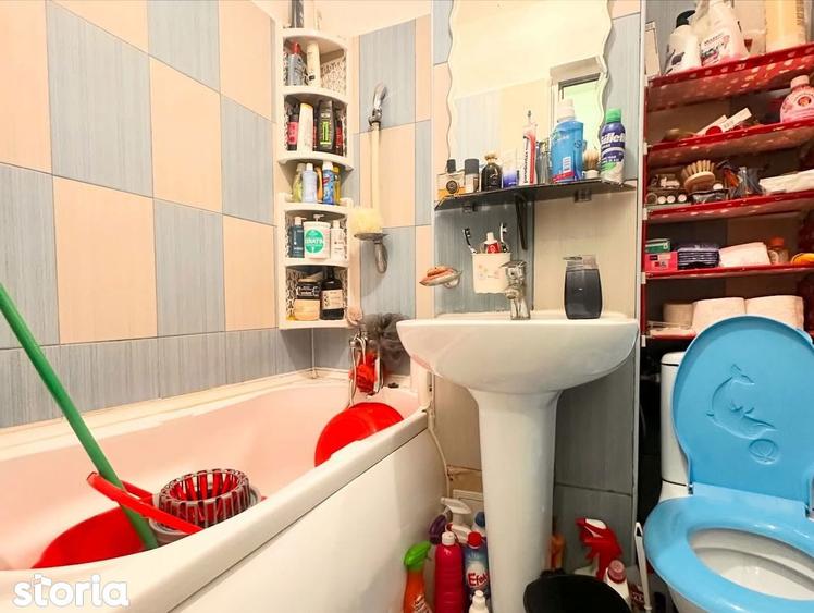Apartament cu 3 camere semidecomandat în Vest