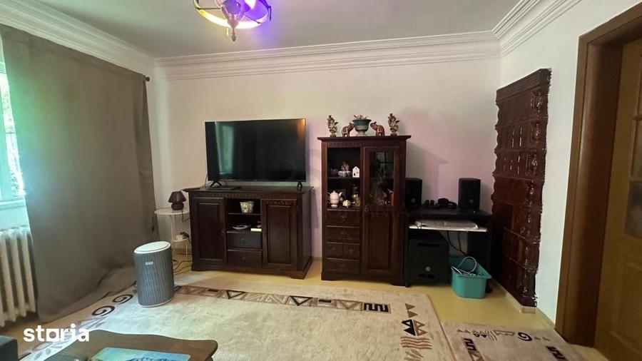 Casă cu 5 camere cu Teren 390 Mp în Chitila