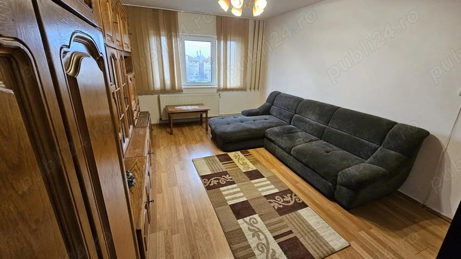 Apartament cu 3 camere decomandat în Lunei