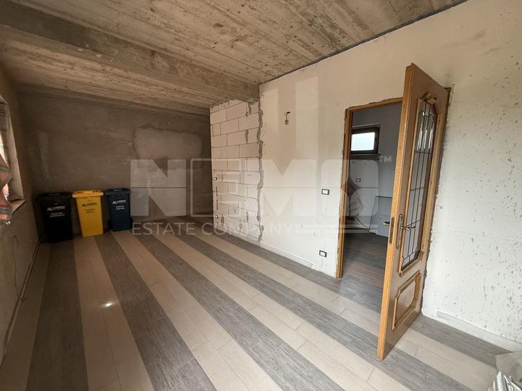 Casă individuală cu 7 camere cu Canalizare în Frătăuții Vechi