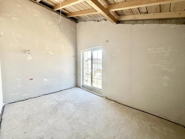 Casă cu 4 camere cu Teren 250 Mp în Moșnița Veche