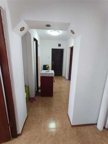 Apartament 3 camere in zona centrala Moldova Noua - 12
