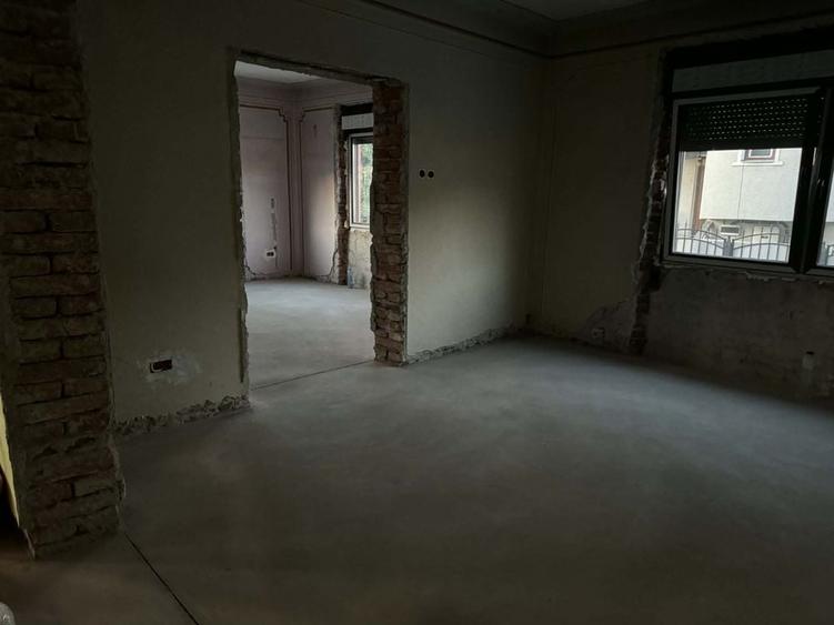 Casă cu 3 camere în Exterior Vest