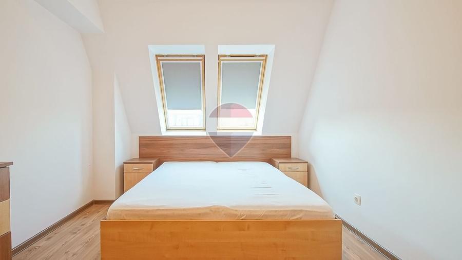 Apartament cu 3 camere decomandat, mobilat în Tractorul