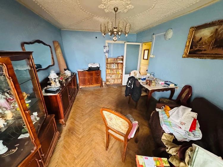 Apartament cu 3 camere decomandat în Crihala