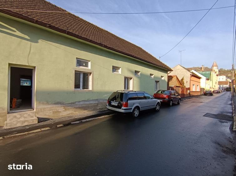 Spațiu comercial, de 200 mp, în Central