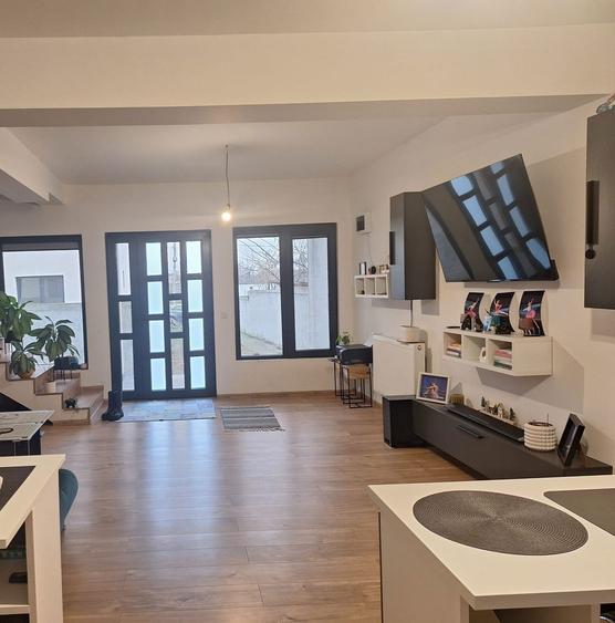 Casă cu 4 camere în Lumina
