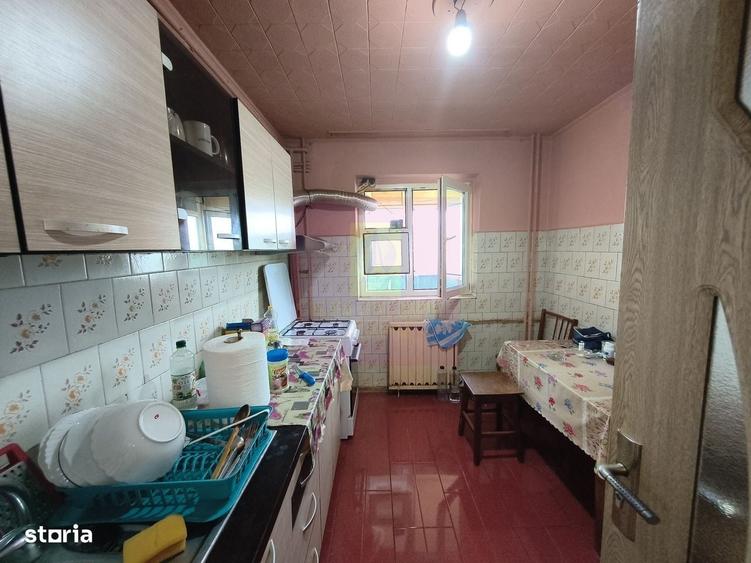 Apartament cu 3 camere decomandat în Colentina