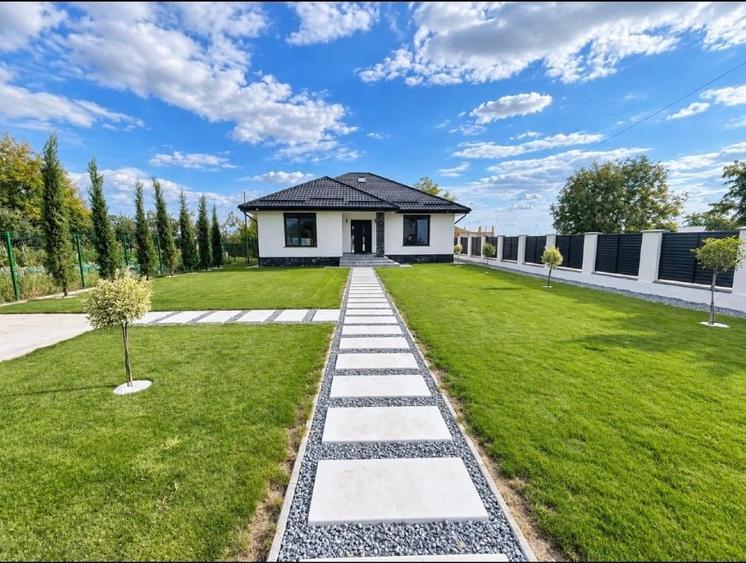 Casă individuală cu 3 camere cu Garaj în Butimanu