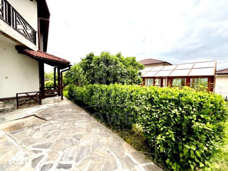 Casă cu 9 camere cu Teren 1300 Mp în Central