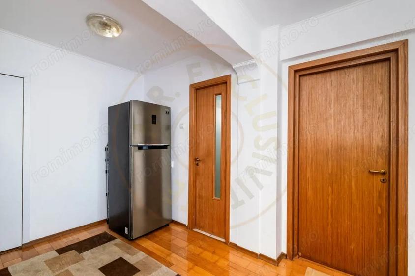 Apartament cu 3 camere decomandat, mobilat în Ultracentral