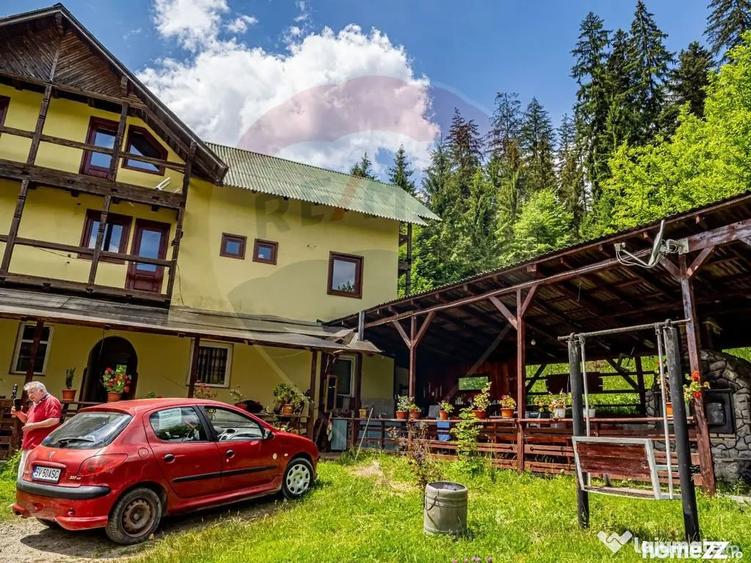 Casă cu 20 camere cu Teren 10330 Mp în Câmpulung Moldovenesc