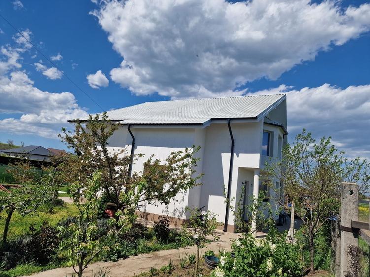 Casă cu 4 camere cu Teren 900 Mp în Tătarca