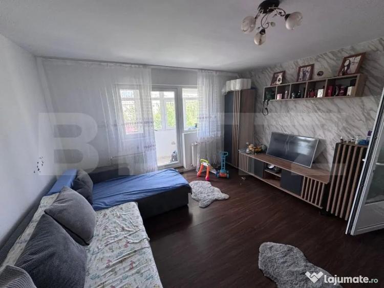 Apartament cu 2 camere semidecomandat, mobilat în Micro 11