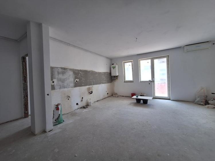 Apartament cu 3 camere semidecomandat în Florești — fotografia 3