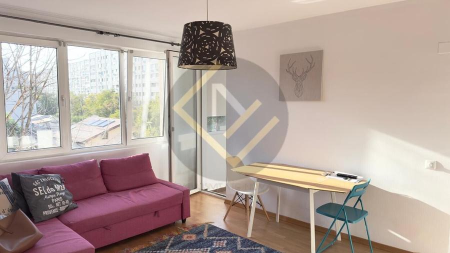 Apartament cu 3 camere semidecomandat, mobilat în P-ța Muncii