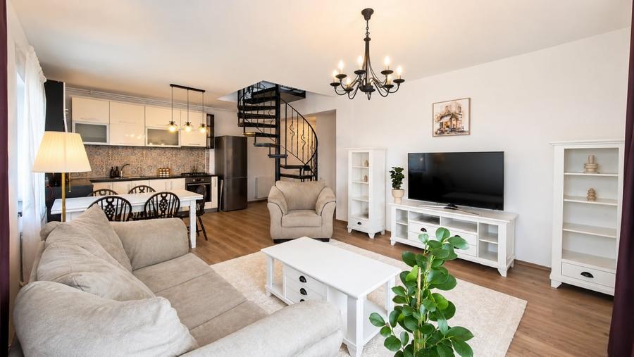 Apartament cu 3 camere, mobilat în Tractorul