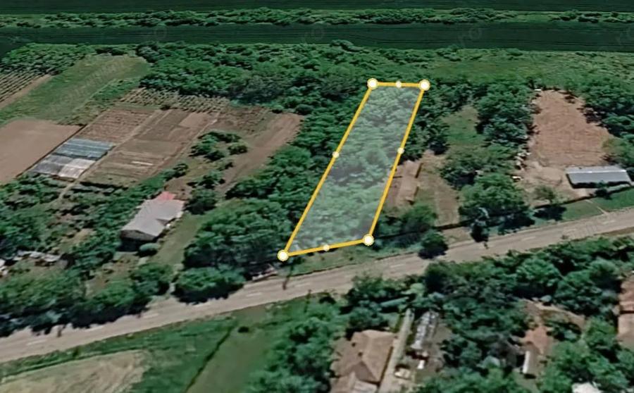 Teren de 900 mp, în Nuci