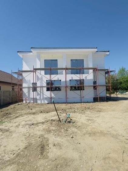 Duplex cu 4 camere cu Canalizare în Sânmihaiu Român
