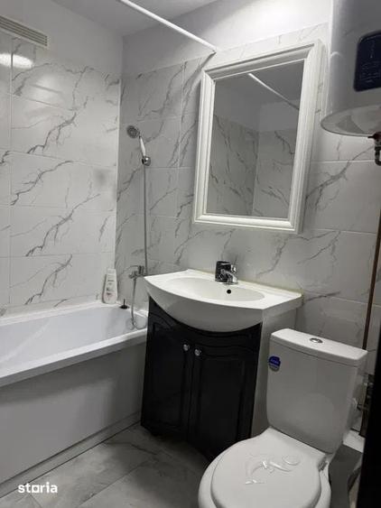 Apartament cu 3 camere semidecomandat în Tineretului