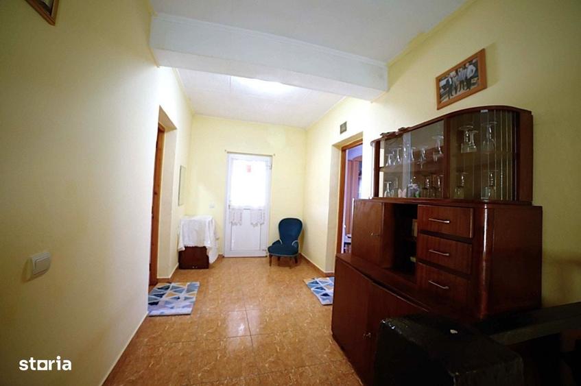 Casă cu 4 camere în Central