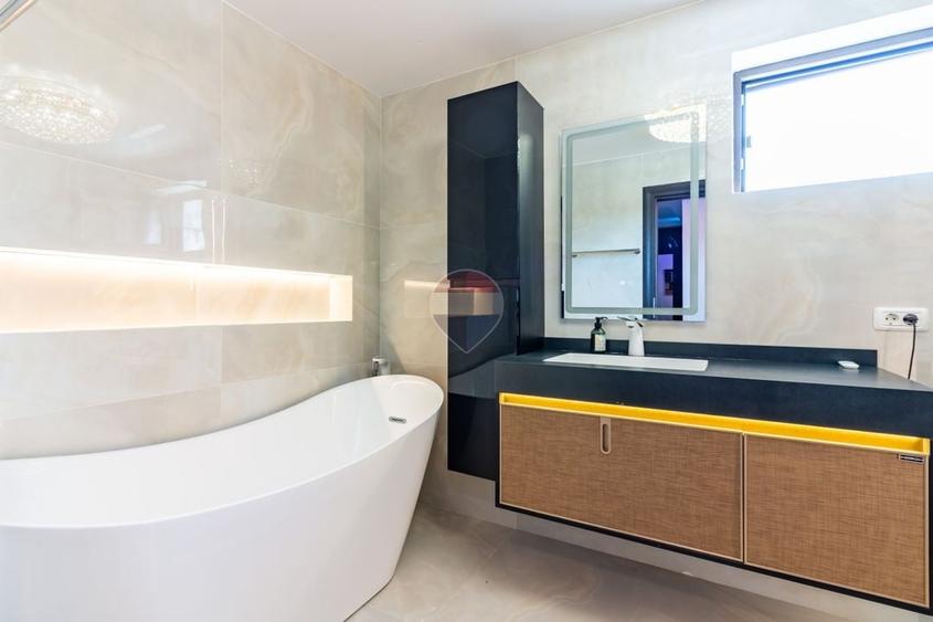 Casă individuală cu 7 camere cu Piscina în Balotești