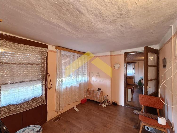 Casă individuală cu 4 camere cu Teren 1400 Mp în Variașu Mic