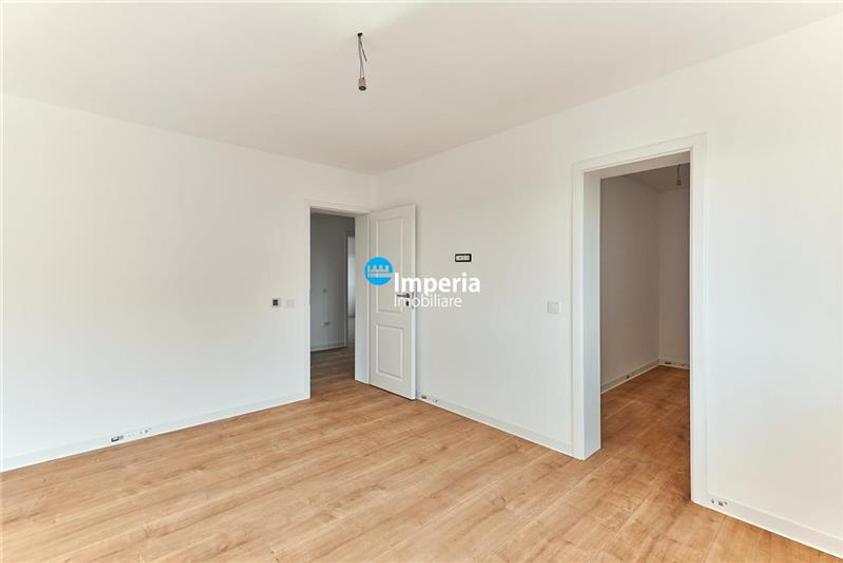Duplex cu 4 camere cu Canalizare în Valea Ursului
