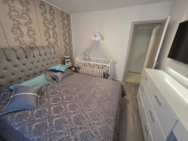 Apartament cu 3 camere decomandat în Berceni