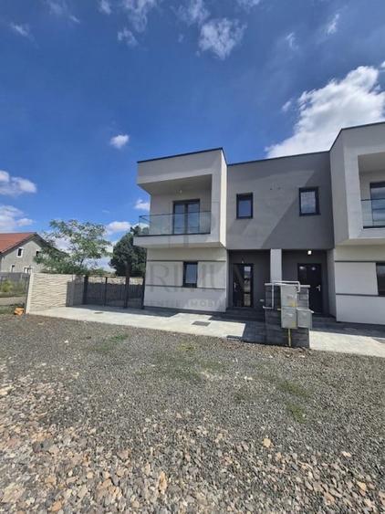 Casă cu 4 camere cu Teren 300 Mp în Moșnița Nouă