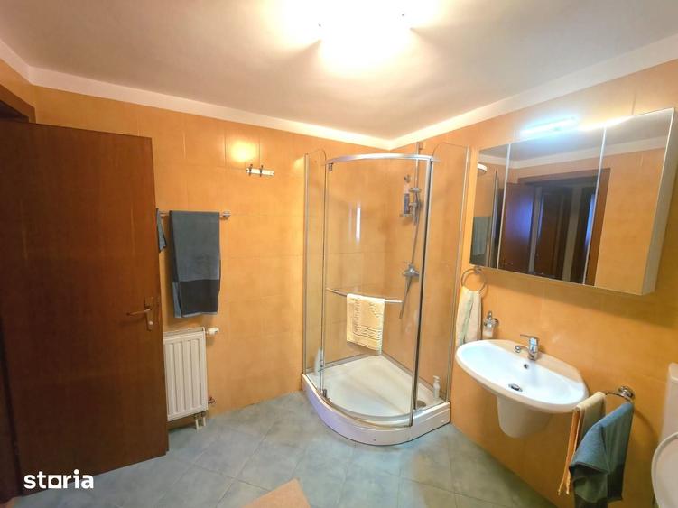 Casă cu 7 camere cu Teren 920 Mp în Livezeni
