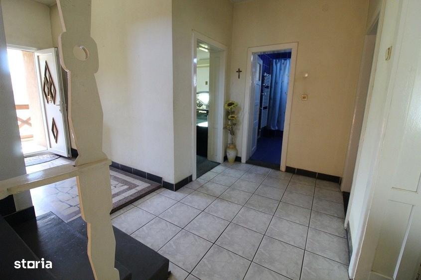 Casă cu 4 camere decomandat cu Teren 335 Mp în Central
