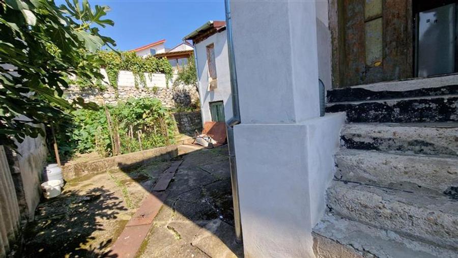 Casă individuală cu 5 camere cu Canalizare în Muncitoresc