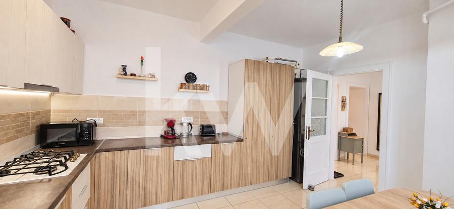 Apartament cu 3 camere semidecomandat, mobilat în Centrul Istoric