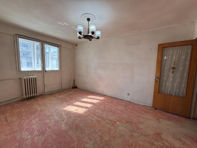 Apartament cu 2 camere semidecomandat în Tei