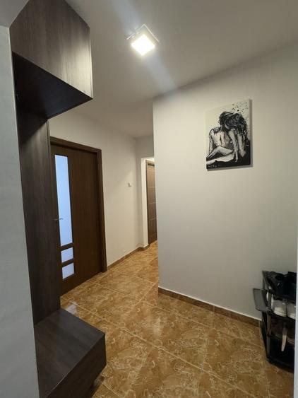 Apartament cu 3 camere semidecomandat în Drumul Taberei