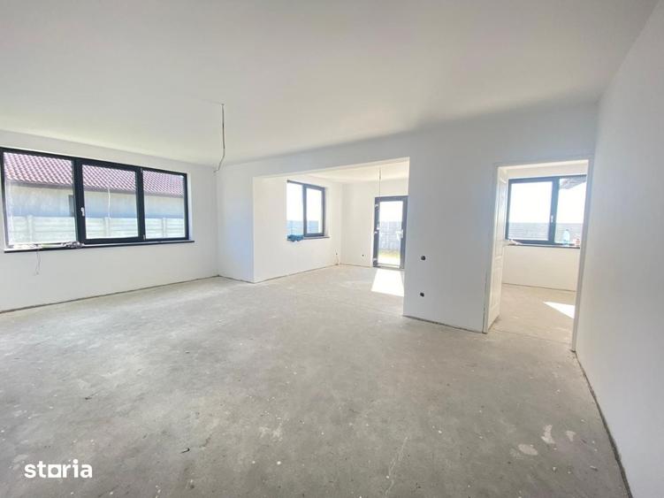 Casă cu 4 camere cu Teren 500 Mp în Sântandrei