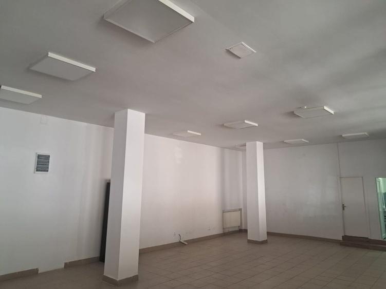Spațiu comercial, de 100 mp, în Ceacu